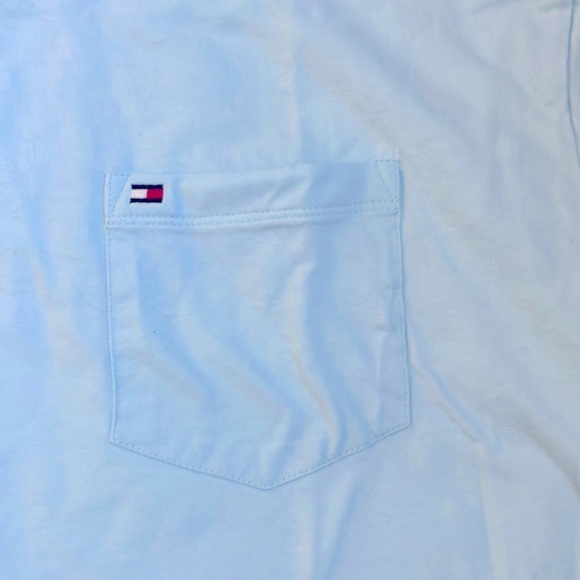 Tommy Hilfiger men’s XL light blue pocket short sleeve t-shirt. NWT - Picture 4 of 5